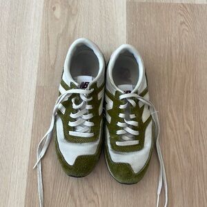 New Balance Tennis Shoes